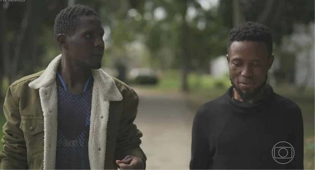 Homens-Nigerianos-Revelam-Coragem-E-Esperança-Ao-Viajar-Escondidos-Para-O-Brasil-Em-Busca-De-Uma-Nova-Vida