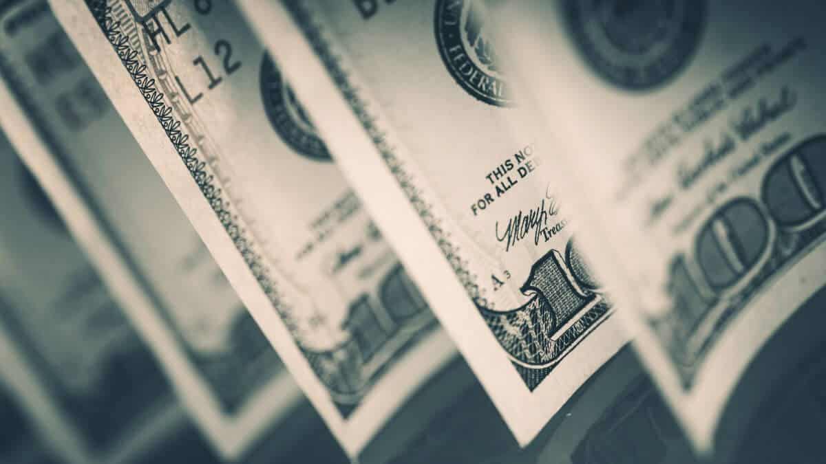 Bolsa e dólar reagem à inflação nos EUA após IPCA