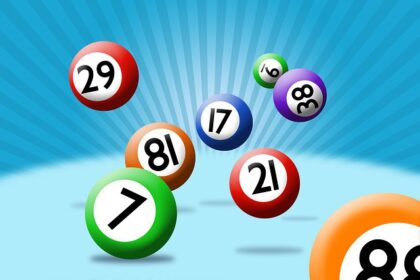 Bolas de bingo coloridas numeradas flutuando em um fundo azul, destacando os números populares em sorteios de loteria.