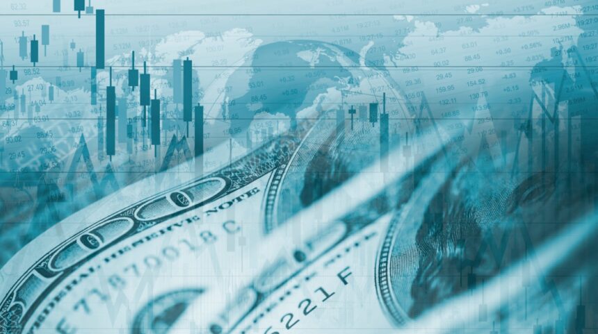 Notas de dólar sobrepostas por gráficos financeiros e números de cotações refletem a dinâmica do mercado global.