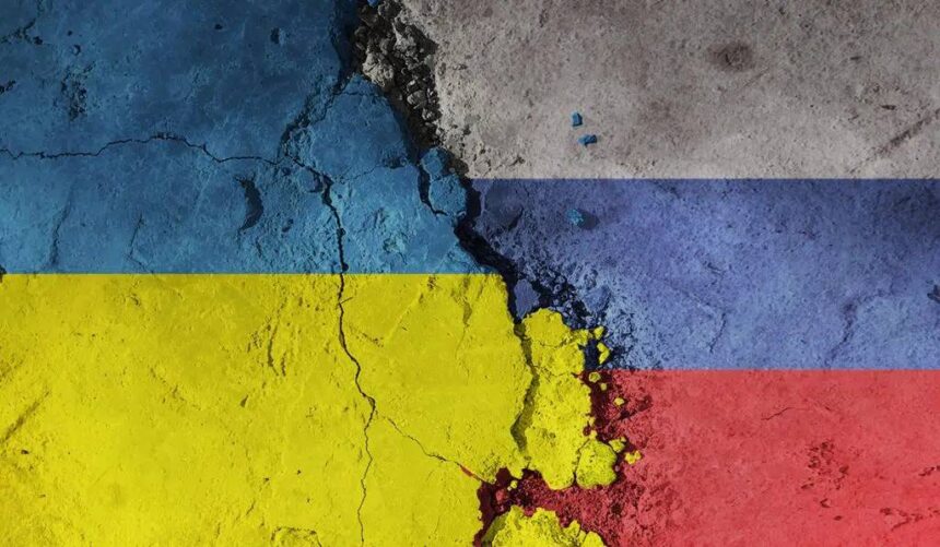 Bandeiras da Ucrânia e Rússia divididas por rachadura, simbolizando tensões políticas e conflitos entre os países.