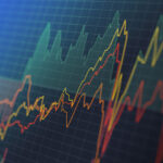 Gráfico financeiro com linhas coloridas mostrando variação de mercado financeiro em tela azul, destacando tendências de investimento.