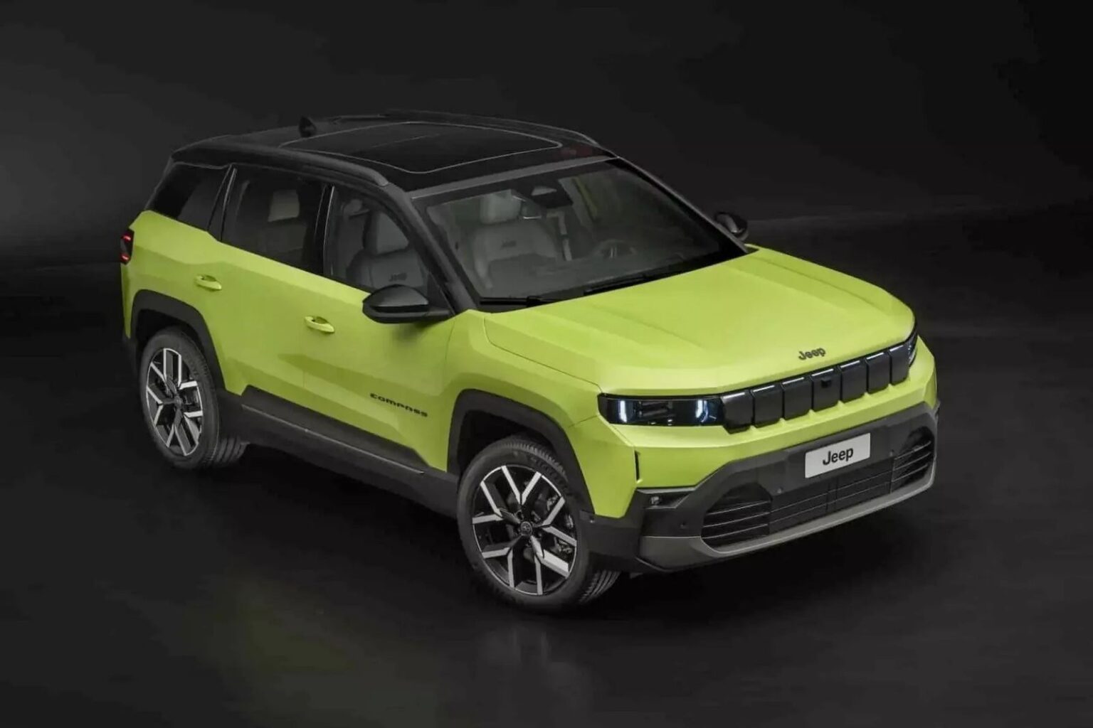 SUV Jeep Compass verde-limão em estúdio, design moderno, rodas esportivas, destaque no mercado de carros novos.