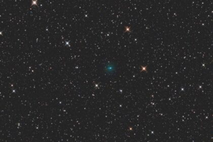 Cometa 3I/Atlas muda de cor e atrai atenção de cientistas Novas imagens do cometa 3I/ATLAS, capturadas em 7 de setembro  -  (crédito: Reprodução/Michael Jäger e Gerald Rhemann )