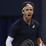 Tennis star apologizes to Chinese fans after outburst over coughing