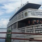 Barco da Vara do Trabalho itinerante em rio