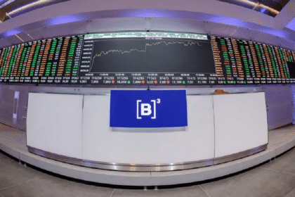Estrangeiros injetam R$ 4,8 bi na Bolsa; locais vendem.