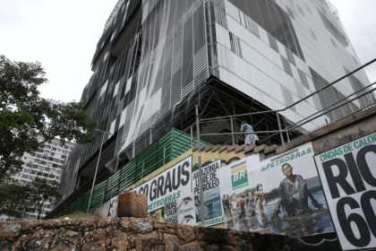 Petrobras: Ações despencam pela 5ª vez; petróleo em queda
