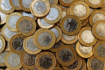 Taxas DI caem ligeiramente após inflação nos EUA em alta