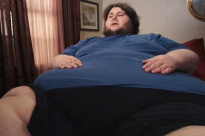 Quilos Mortais mostra a história de Thommy, que faz quase dez refeições por dia – Record