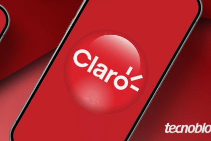 Ilustração com vários celulares mostrando a marca da Claro