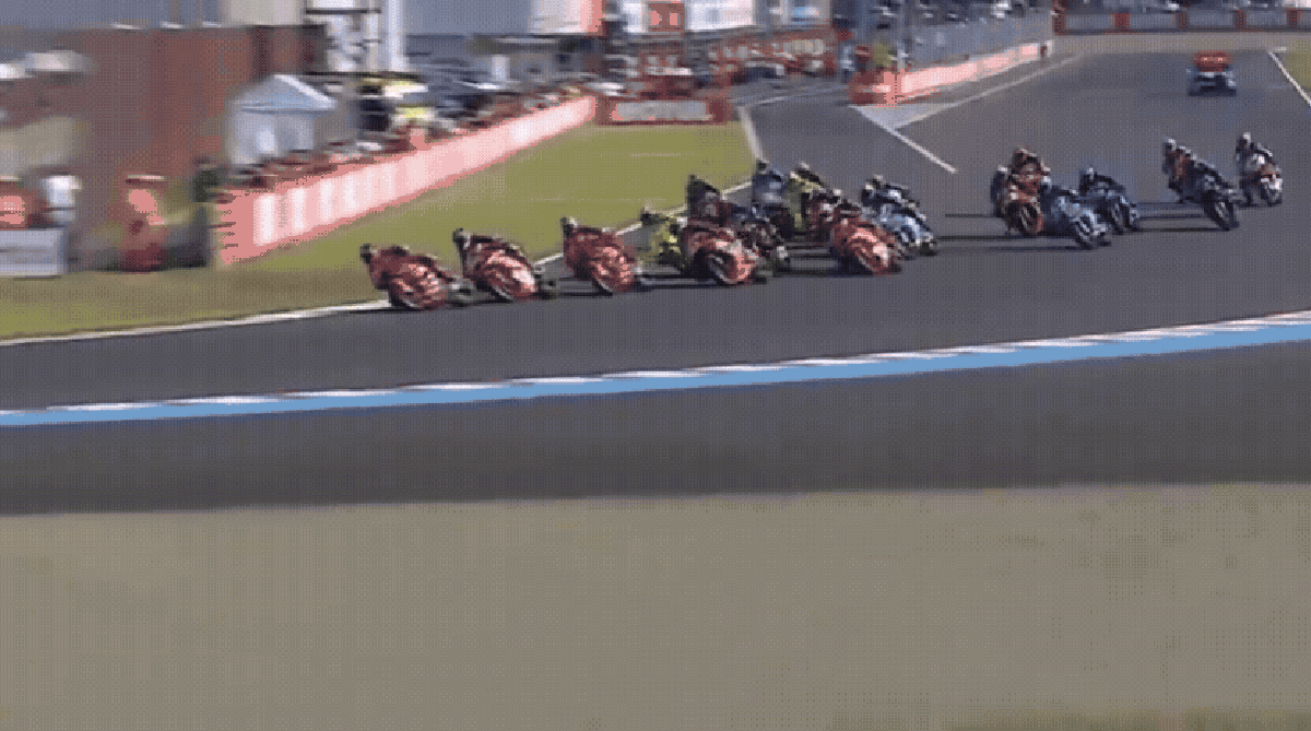 Campeão mundial de MotoGP, Jorge Martín fratura clavícula em queda no GP do Japão e passará por cirurgia; vídeo