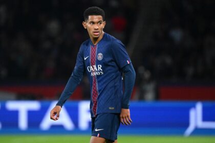 avec Mbaye et Mayulu d'entrée