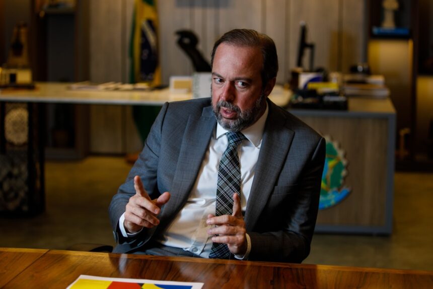 Ministro de Minas e Energia confirma fim do horário de verão 'Não precisaremos do horário de verão neste ano', diz ministro de Minas e Energia