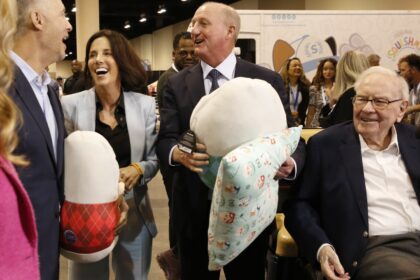 Aos 95 anos, Buffett ainda é o negociador mais astuto At 95, Buffett is still sharpest dealmaker with $10 billion OxyChem deal