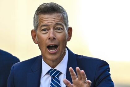 Musk's SpaceX is behind on Artemis moon launch