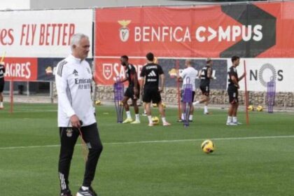 Como assistir e detalhes das escalações e arbitragem Onde assistir, escalações e arbitragem