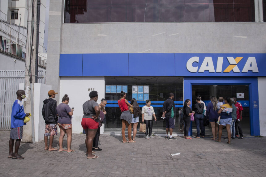 INSS e Bolsa Família: veja calendário de pagamentos - 27/10/2025 - Mercado