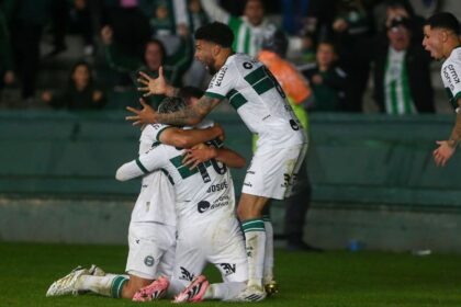 Coritiba bate 90% de chances de subir na Série B; veja probabilidades de acesso e rebaixamento