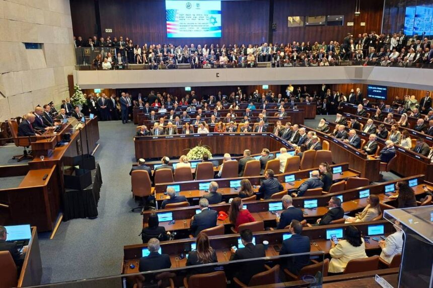 Israel: Parlamento inicia votação para anexar Cisjordânia - 22/10/2025 - Mundo