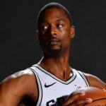 Perfil europeu dos Spurs posta foto de astro da NBA com camisa do Corinthians
