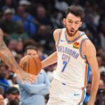 Chet Holmgren desfalca Thunder contra Kings por dor nas costas Thunder rule Chet Holmgren (back tightness) out vs. Kings