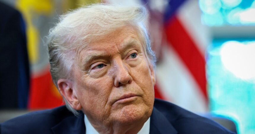 Oficiais da administração Trump avaliam invocar o Insurrection Act Trump administration officials seriously discussing invoking Insurrection Act, sources say