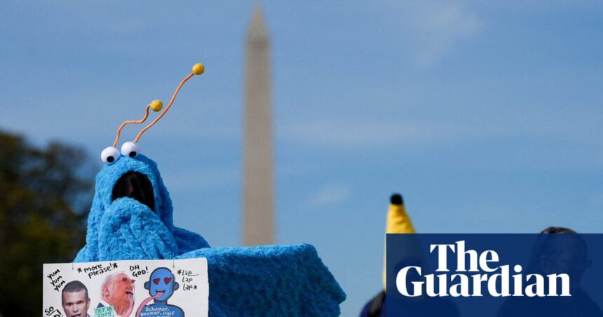 Republicanos em silêncio enquanto milhões protestam Trump Republicans mostly silent as millions of Americans protest Trump on No Kings day | Protests (US)