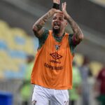 Goleiro Cássio do Cruzeiro deixa o clássico após choque na cabeça (Foto: Gustavo Aleixo/Cruzeiro)
