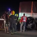 Engavetamento na BR-101 deixa uma morte e cinco feridos em Barra Velha Engavetamento na BR-101 mata uma pessoa e deixa ao menos cinco feridos em Barra Velha