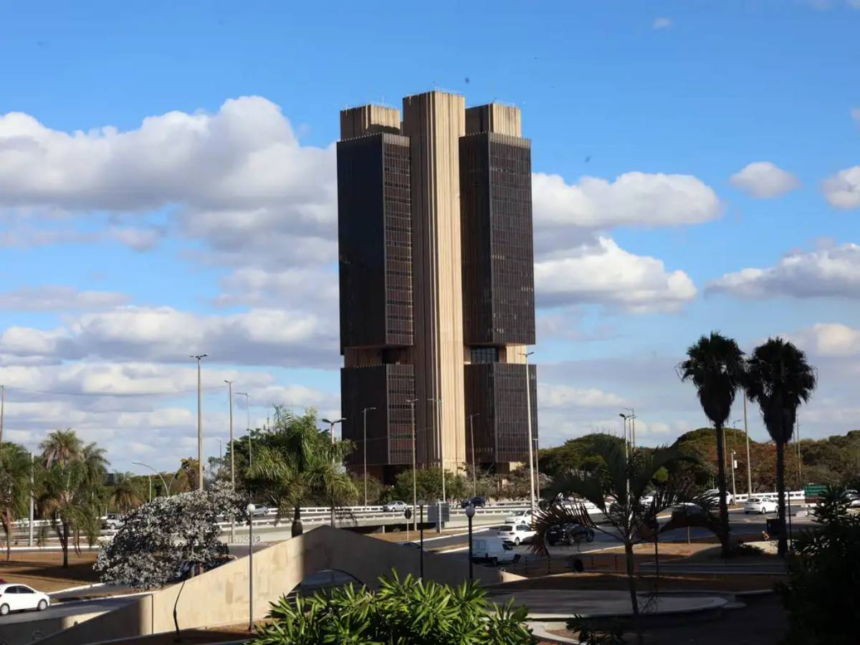 Analistas revisam queda nas projeções de inflação para 2025