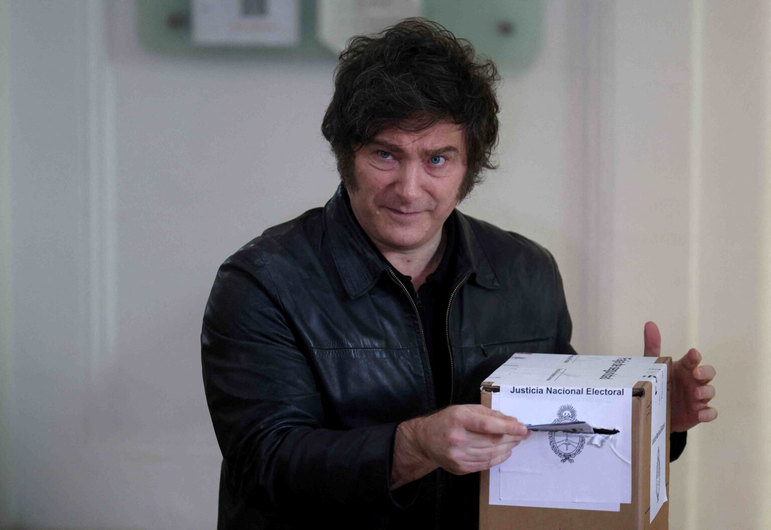 Apostando no Futuro: Votação Crucial para Milei na Argentina