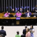 Câmara aprova licença menstrual em pacote de projetos femininos Câmara aprova "licença menstrual" em pacote de projetos da pauta feminina