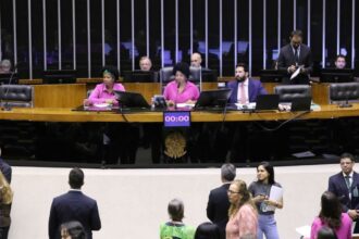 Câmara aprova "licença menstrual" em pacote de projetos da pauta feminina