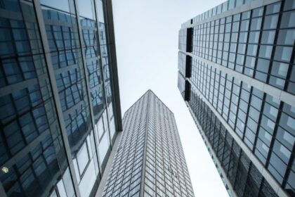 Fundos imobiliários resistem a juros altos e atraem investidores