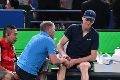 ATP Tour recebe alerta após incidentes com Sinner e Alcaraz The ATP Tour have been given a big wake-up call after what’s happened to Jannik Sinner and Carlos Alcaraz recently