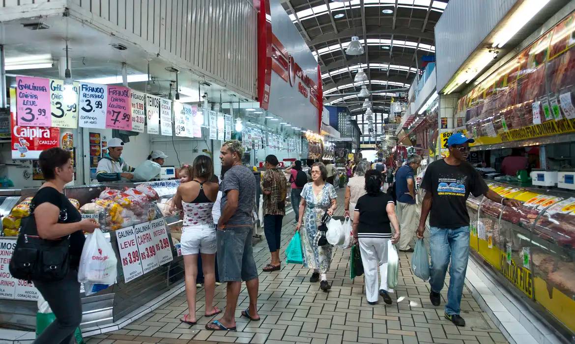 Inflação de outubro avança 0,18%, menos que o previsto
