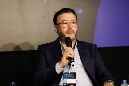 Operadoras de satélite com espectro podem substituir teles, alerta Freire