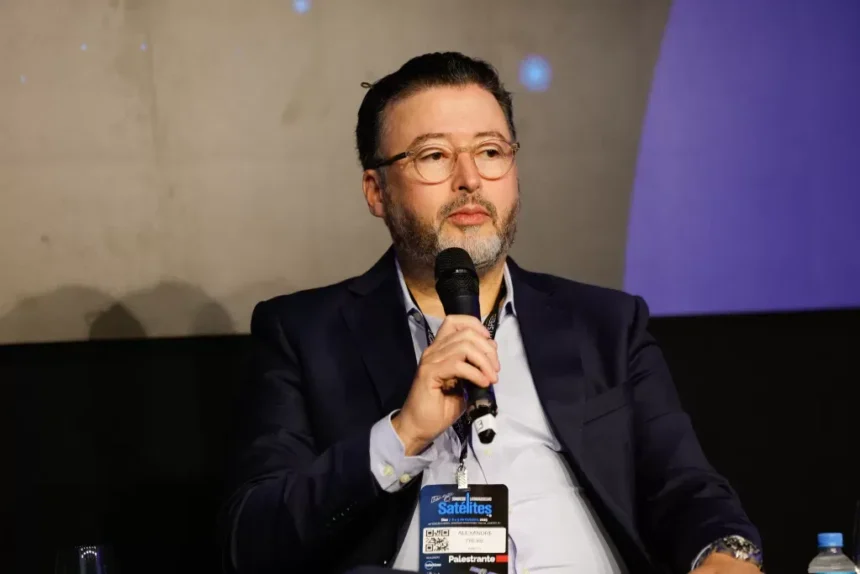 Operadoras de satélite com espectro podem substituir teles, alerta Freire