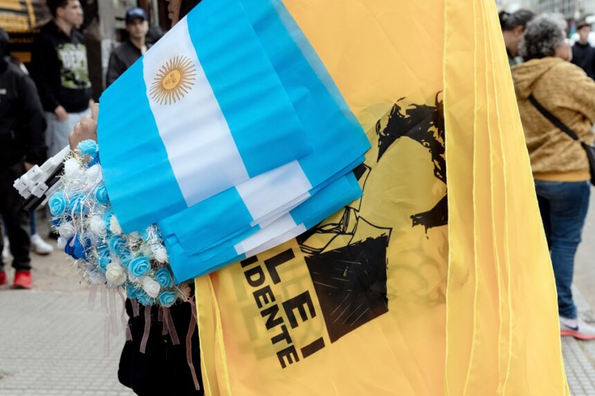 Taxa de juros na Argentina atinge 87% em crise do peso