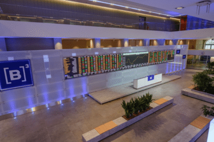 Casas Bahia, Assaí, Raízen, Enjoei, Ambipar e mais ações para acompanhar hoje