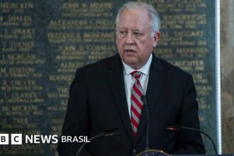 Bolsonaro é página virada para Trump, mas sanções contra ministros do STF devem ser mantidas, diz ex-embaixador americano no Brasil