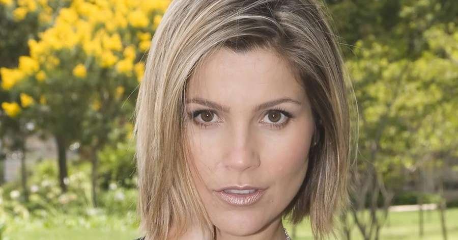 Flávia Alessandra revela diagnóstico de síndrome de ombro congelado Flávia Alessandra detalha diagnóstico da síndrome de ombro congelado