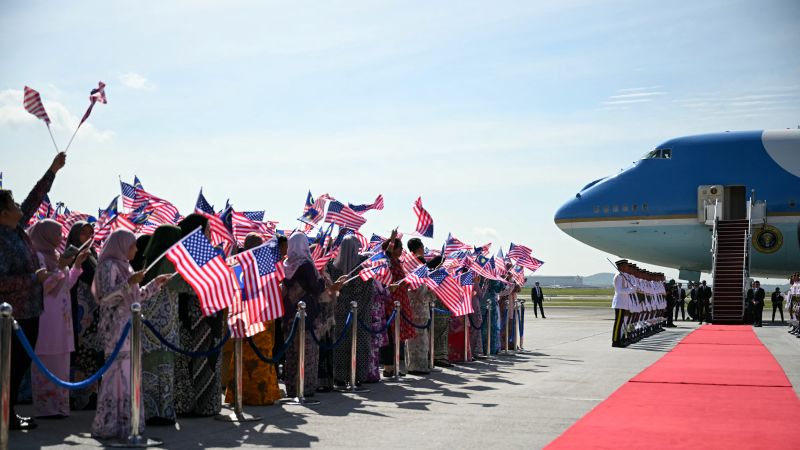 Trump visita Japão em giro diplomático na Ásia e avança negociações com China Live updates: Trump visits Japan on Asia diplomacy tour, US-China trade talk progress amid tariff war and upcoming Xi meeting