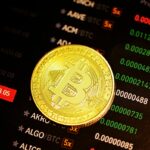 Bitcoin faz pausa no rali e opera estável aos US$ 124 mil; ether e BNB disparam | Criptomoedas