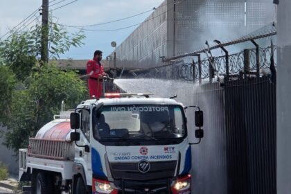 Provoca fuerte movilización incendio en empresa de Monterrey