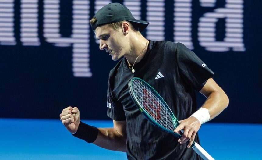 Fokina brilha na estreia, Mensik enfrenta desafios em jogo jovem Fokina estreia bem, Mensik tem trabalho em duelo de jovens