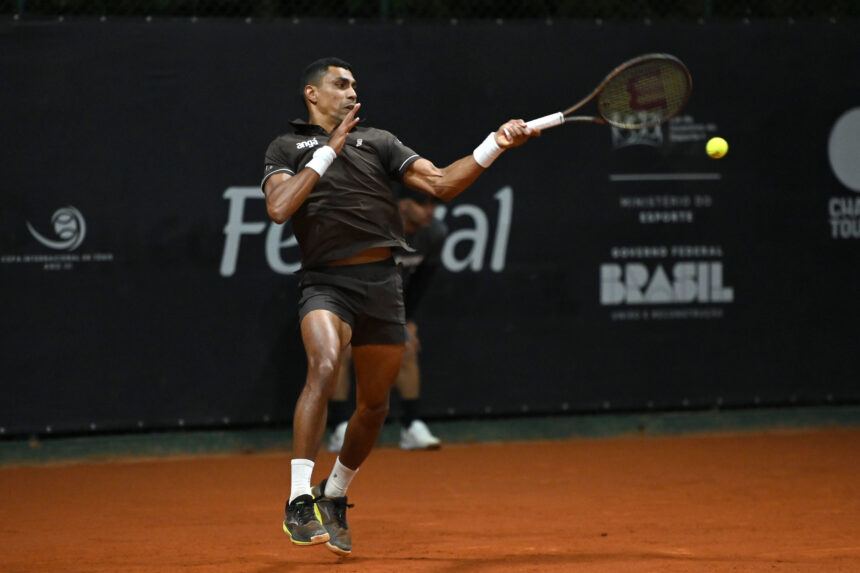 Monteiro joga às 18h30 em busca das quartas, Schiessl abre às 11h