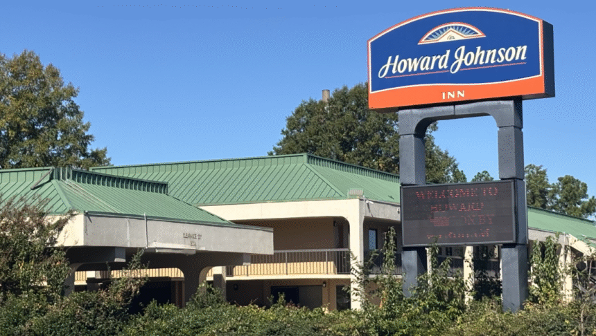 Juiz de Guilford County determina fechamento de hotel em Greensboro Guilford County judge orders closure of Greensboro hotel