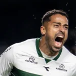 Dellatorre desabafa após encerrar jejum de gols no Coritiba: 'Estava me cobrando'